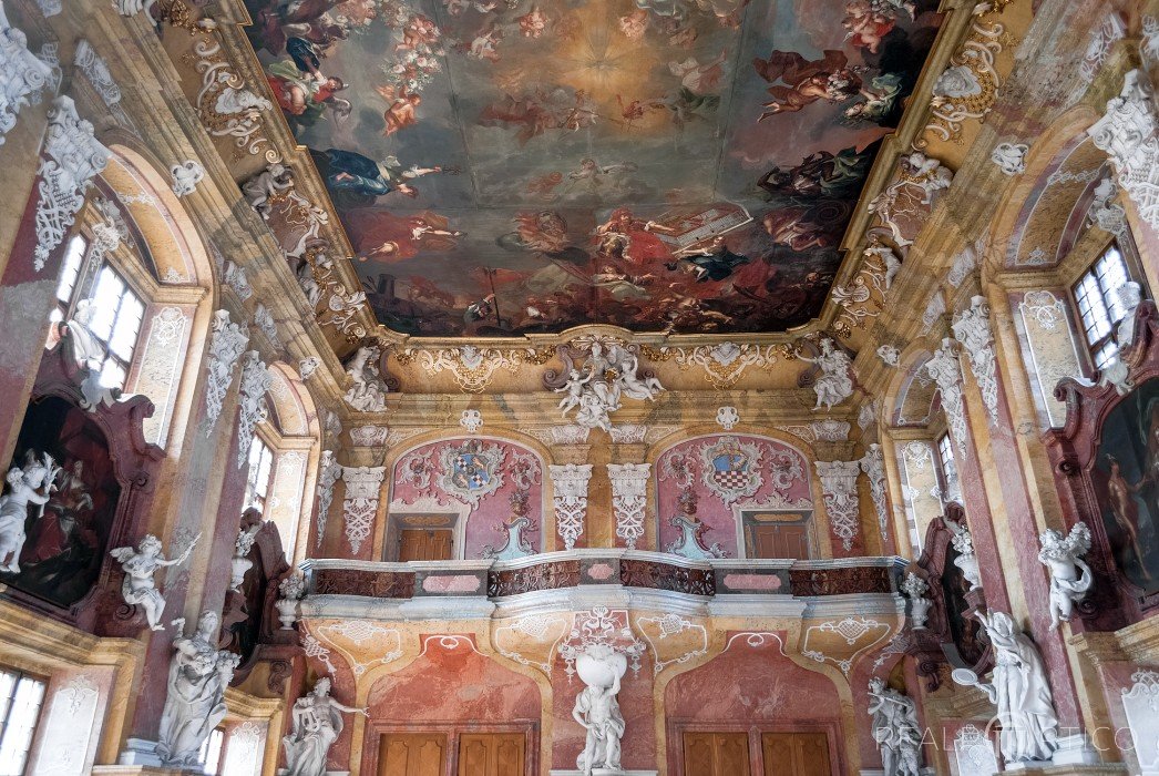 Restaurierter Fürstensaal im Kloster Leubus: Barocke Klosteranlage in Niederschlesien, Lubiąż